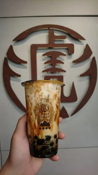 【台中】IG爆紅虎斑飲品，黑糖波霸鮮奶專賣店『老虎堂 Tigersugar』排隊只需10分鐘?!