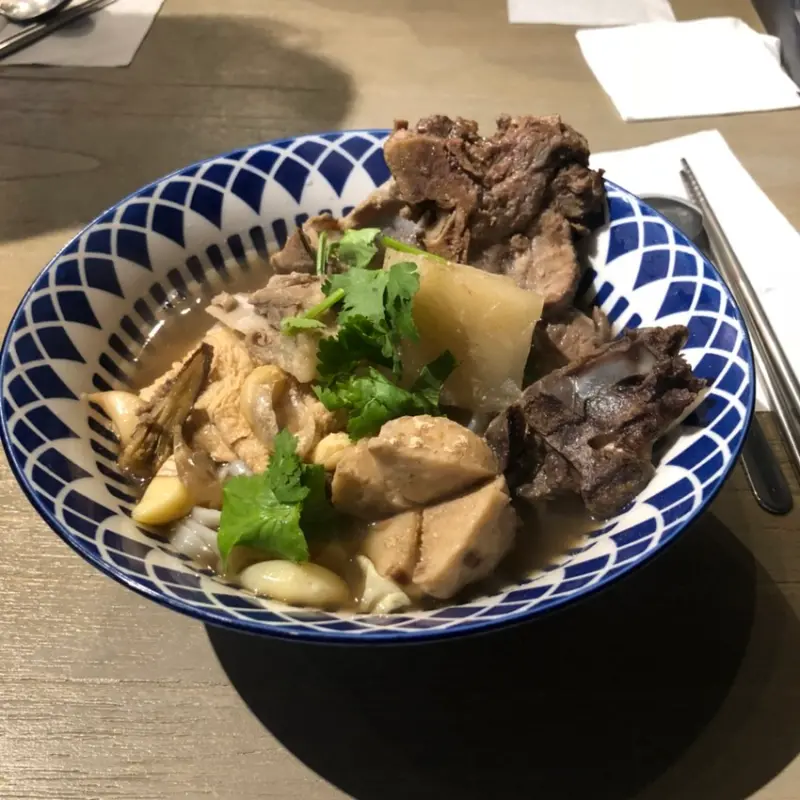 竟然在這裡能吃到肉骨茶～