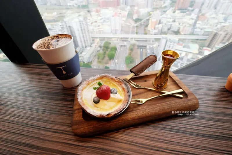 台中南區│咖啡任務-台中最高視野無敵的咖啡館藏身辦公大樓.窗邊位置好搶手 - 藍色起士的美食主義