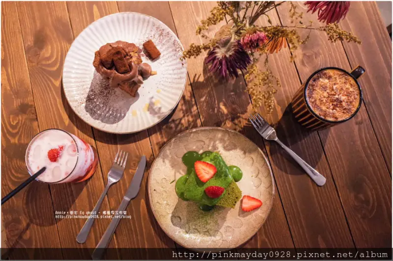 ✿台北✿ 文青老宅咖啡店 每日自製限量供應的手工甜點 濃郁的小山園抹茶戚風跟貝禮詩戚風實在太誘人啦 ➜ 疍宅 Eg ghost - 搗蛋鬼工作室