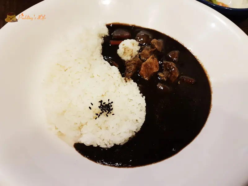 【新竹餐廳】城隍廟小靜巷百元咖喱x烏龍麵《火山咖哩》太極造型的黑咖哩飯