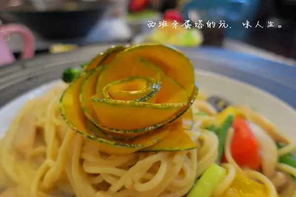 春日蔬食坊｜嘉義難得一見蔬食主題餐廳！多種餐點任君挑選，最愛燉飯！