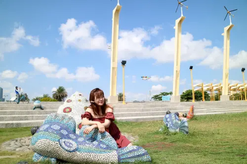 【高雄包車推薦】閨蜜輕旅行 旅遊美食懶人包 駁二X西子灣X旗津 協信遊覽通運