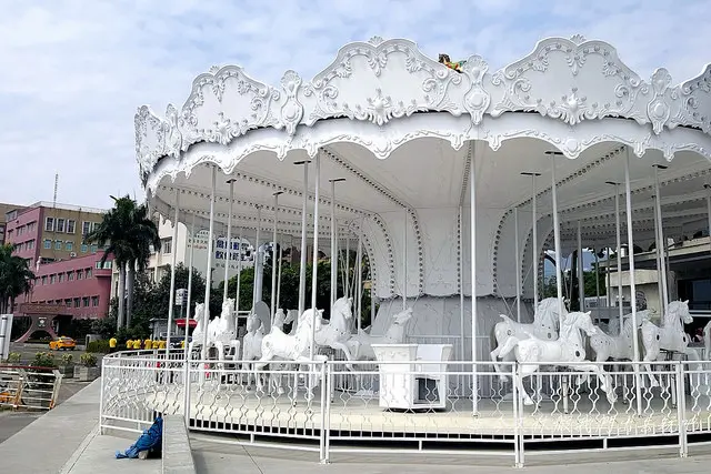 棧貳庫。香蕉碼頭。這裡結合休閒文創展覽 餐飲美食與美麗海景可以說是讓我們體驗不同的高雄港