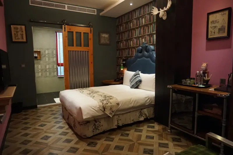 【高雄 就是公寓 Joes Apartment Kaohsiung。超有個性的美式旅店／下樓就是美式餐廳超方便】鹽埕區