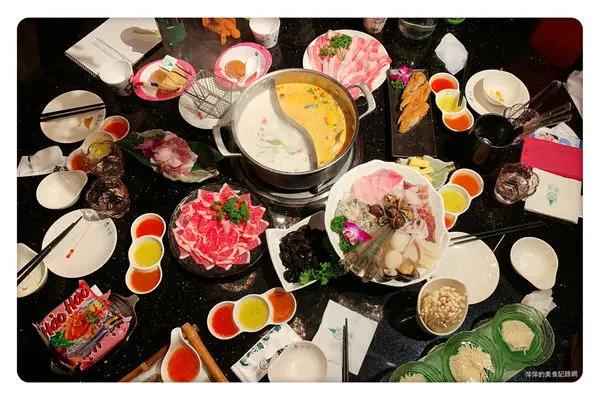 【台北美食】泰滾 Rolling Thai泰式火鍋 忠孝店 ~ 東區泰式火鍋❤️湯香夠味/東區聚餐 - 捷運忠孝復興站