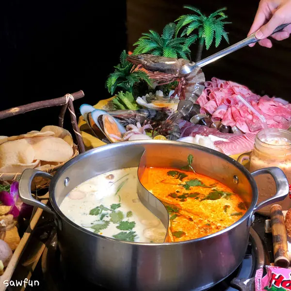 【台北美食】泰滾 泰式火鍋  忠孝店  慶生聚餐聚會推薦 台北泰式火鍋 一秒到泰國 奢華雙人餐 海鮮 椰奶雞 冬蔭功 日本A5和牛 東區Bistro 98 忠孝復興