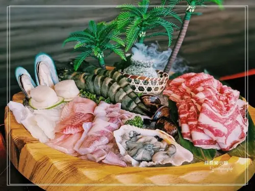 | 台北美食 | 泰滾Rolling Thai 泰式火鍋 必點招牌冬蔭功湯底 雙人奢華套餐 日本A5和牛 澎湃海鮮盤 泰滾忠孝店