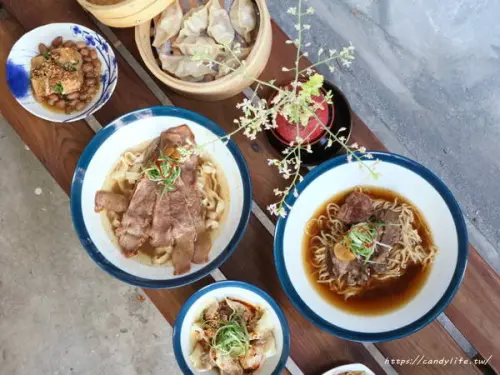 台中美食│無名氏麵館〃裝潢走質感中國風，賣著好吃牛肉麵及牛肉蒸餃等麵食，湯頭濃郁，用料又實在~        
      