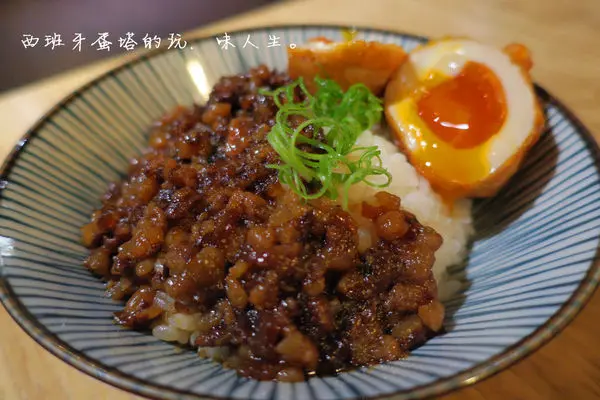 頑 居酒 炭火燒鳥｜桂丁雞、薩索雞串燒專賣，工業風居酒屋！雞肉刺身、新娘里肌都是必吃，更推薦限量版牛滷糖心飯！