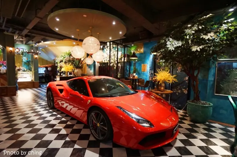 【台中‧西區】OIN tea house，森林系餐廳滿滿綠意最狂還有法拉利直接入駐餐廳