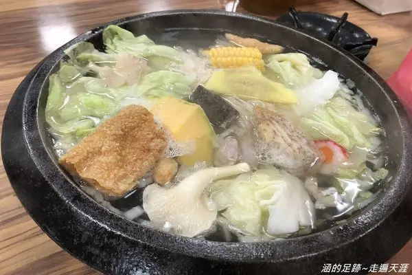 [鍋物] 新北市金山 - 福緣火鍋 ~ 石頭火鍋200元，平價美味，不想吃金山鴨肉時的好選擇