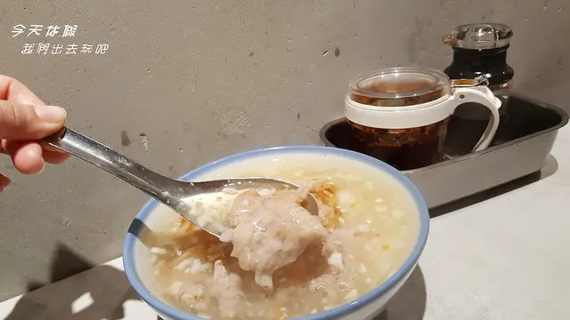 阿娘給的蒜味肉羹。滿滿的蒜頭超夠味