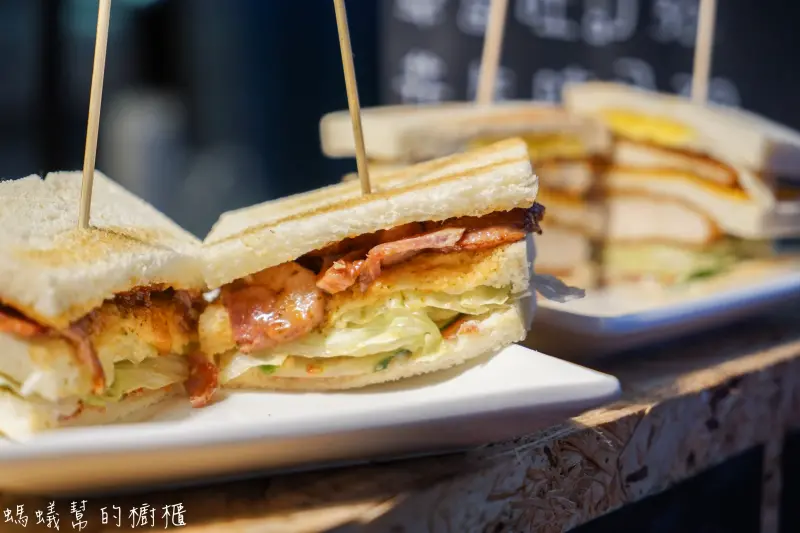 逢甲里昂法碳烤吐司|紮實飽足創意口味炭烤吐司，創意方便好攜帶，逢甲美食推薦。 - 螞蟻幫的櫥櫃