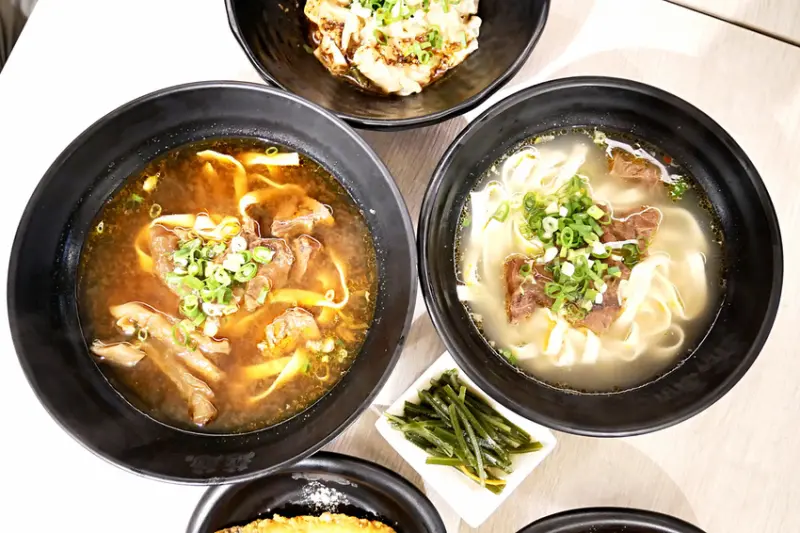 [台北中正] 老牌新味道的旭麵麵 / 川味紅燒牛肉麵是主力