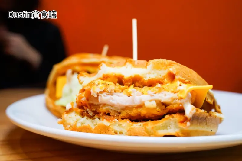 7號鬆餅屋(板橋中正店)__鹹食甜食炸物一起來！還有桌遊服務｜鬆餅外送/會議/點心/下午茶/銅板美食推薦【新北板橋 · 435藝文特區】