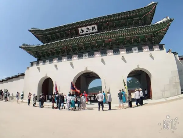 ●出國記●第三次韓國自由行_DAY-5~景福宮拍韓服→北村中央高中(鬼怪拍攝地)→仁寺洞→弘益大學~