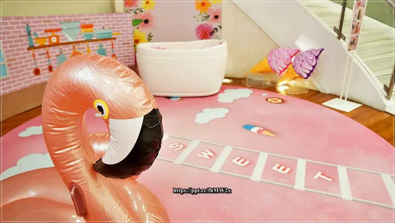 【台北景點】粉紅樂園／西門捷運站～IG熱門打卡景點，獨角獸泳圈／粉紅泡泡球浴池／冰淇淋／喝下午茶，打造全粉紅的夢幻樂園，一起共度Pink Holiday！