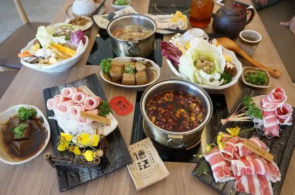 【台南中西區】『德記中藥火鍋』～精緻高質感中藥火鍋，像帝王的宮廷料理一樣的澎派講究！