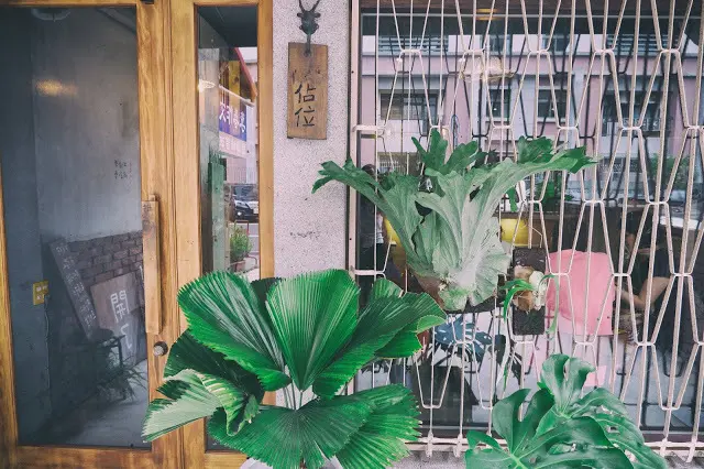 佔位 _ 老屋裡的料理有家常菜的味道。