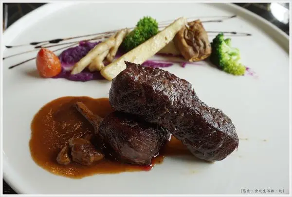 [台中|西區 愛麗絲國際大飯店。愛麗絲西餐廳 午間套餐]