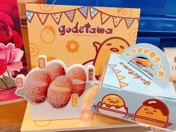 【Mister Donut Hello Kitty雲朵甜甜圈全新上巿】2018最粉嫩療癒甜點/DONUT PARTY蛋黃哥派對和你甜甜圈在一起