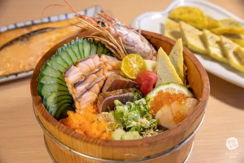 高雄 佐渡森丼飯．壽司｜創意壽司家庭聚餐必吃高ＣＰ｜精緻木桶炙燒海鮮丼飯超推薦｜