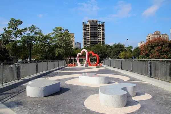 【台中市景點】愛心橋~求愛大作戰        
      