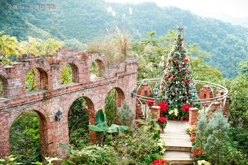 青立方 Greenery Cube Café  ▏一整排斑駁的紅磚拱門 彷彿走進電影場景。跟附近的銀河洞排一起 讓你變一天的仙女。新店IG打卡餐廳。新店景觀餐廳