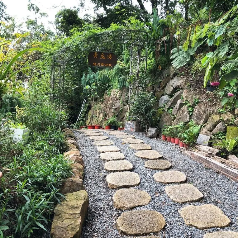 【景觀咖啡餐廳】新北市新店區青立方 Greenery Cube Café 銀河洞登山步道宛如人間秘境 網美拍照景點推薦