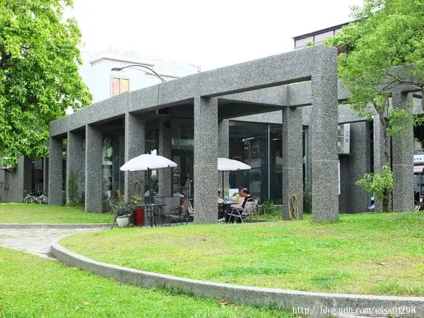 食旅生活隨筆。屏東市美食。飛夢林青年咖啡        
      