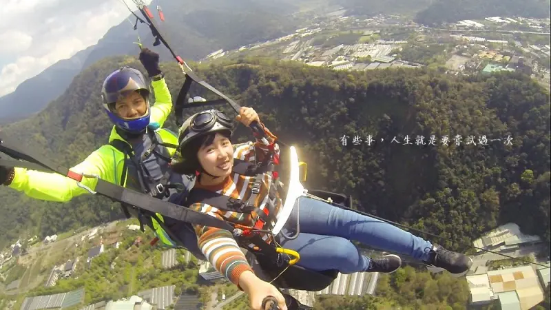 人生就是要嘗試點不一樣的！台灣拖曳飛行傘俱樂部讓你遨遊天際~ - 愛伊特candy的分享樂園