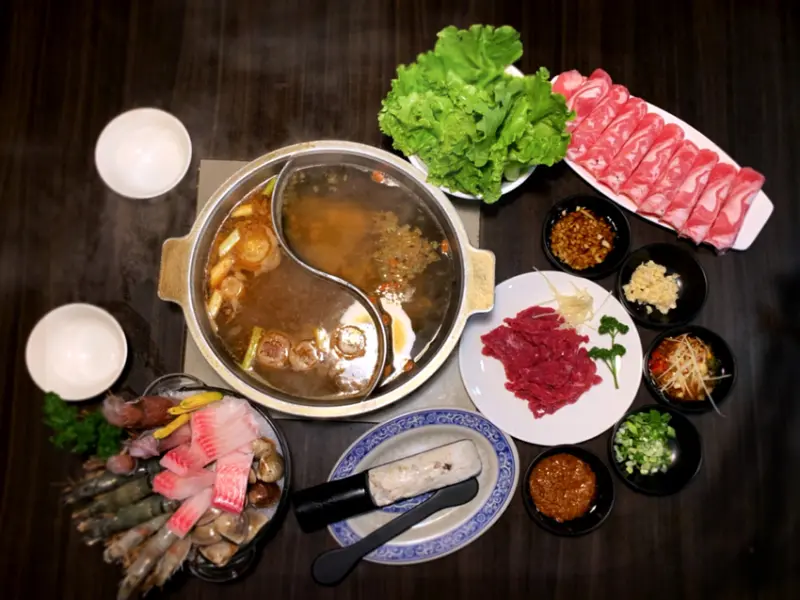台北週末聚會吃什麼？聚餐約會皆適宜｜赤哥汕頭火鍋-台北松江總店．汕頭風味．溫體牛．超豪華海鮮拼盤｜台北美食火鍋推薦