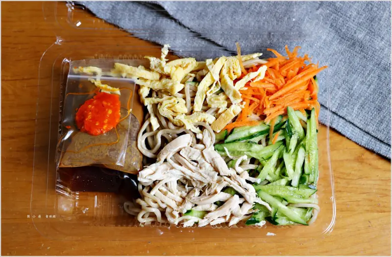  【高雄】金獅湖市場-吳家涼麵‧只賣中午的市場涼麵 現煮涼麵 俗擱大碗