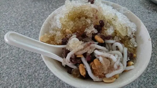 【台中】傳統市場裡的古早味美食，甜鹹米苔苜、肉嗲、各種炸物『墩腳米苔苜』