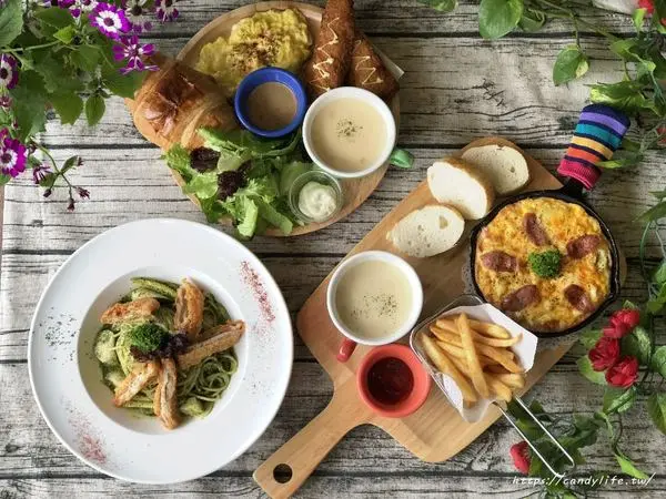 台中美食│義小間 Little house〃近中興大學平價義大利麵專賣店，裝潢溫馨可愛，還有販售澎派早午餐~        
      