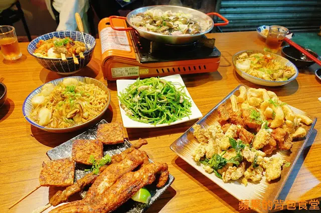 [食記] 新竹東區 - 小東門蒸烤鮮飯食 鮮甜粵式啵啵蛤蛤蜊超量 麻辣炒公仔麵飽足過癮 舒肥烤牛排多汁軟嫩 下班小酌好去處 新竹美食
