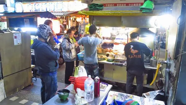 【板橋美食】康博士東山鴨頭-沒預約要等二十分鐘以上的東山鴨頭