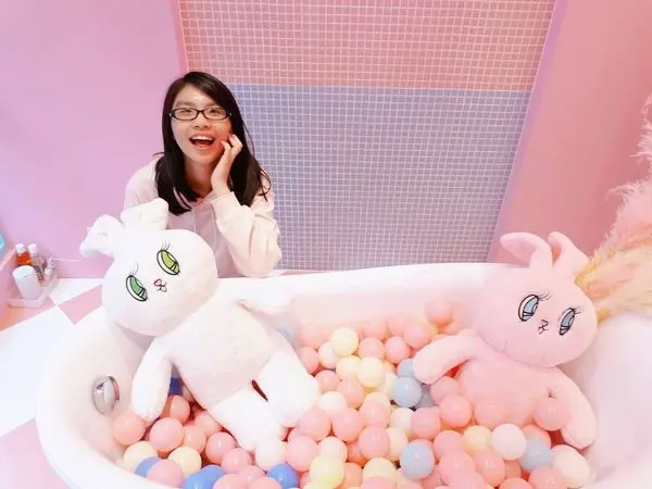 【2018中壢新開mikamika.shop】超粉嫩服飾店免費參觀拍照/2018桃園中壢最新IG打卡景點/中平商圈好拍好逛好玩/粉紅控的最愛