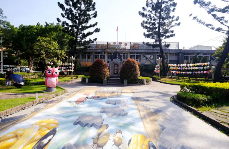 台中霧峰│霧峰區公所3D地景彩繪-融入在地農產和動物等意象.順遊貓頭鷹教堂打卡點及圖書館 - 藍色起士的美食主義