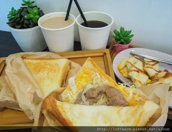 新竹早餐 時樂堂早餐 Slow down Breakfast 清新的空間吃著香煎奶油吐司 酥脆蛋餅 兔娜鮪魚 香辣肉蛋 胡麻肉蛋私心推薦(附菜單價位價目表...