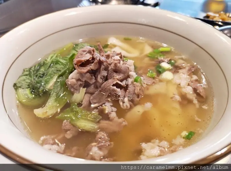 【新竹竹北】鳳鳴春牛肉麵 清燉羊肉麵 乾拌牛肉麵 滷味小菜 竹北牛肉麵 竹北麵食 新竹牛肉麵 文附菜單 成功二街