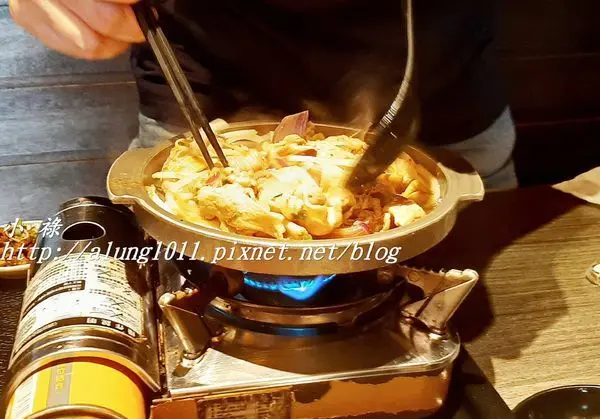 高雄三多商圈 / 集客人間茶館‧三多店 / 復古氛圍用餐舒適