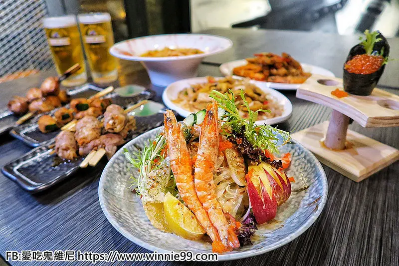 【台中居酒屋宵夜】位在逢甲的黑川布琅貨櫃燒烤居酒屋!東西也太好吃了吧！價錢也很便宜唷!熱炒串燒樣樣吃的都滿意～～朋友/公司聚餐吃消夜的好選擇