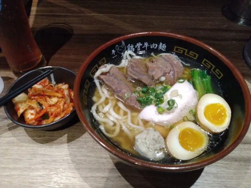 【忠孝敦化美食】麵屋牛一雞骨牛肉麵 - 滿滿日式風格的台灣牛肉麵,湯頭順口又清爽 @東吃東吃到處吃