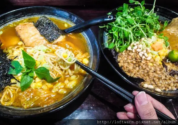 新竹綜也蔬食素食拉麵 TzungYe ramen 微微香辣的泡菜番茄拉麵 清爽柚香拉麵 都是店內人氣招牌好吃美味的推薦(菜單參考...