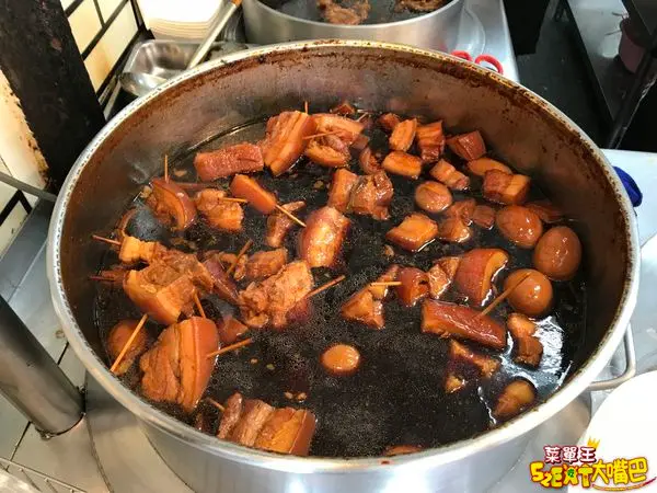 彰化花壇美食爌肉飯推薦！阿宏爌肉飯.豬腳飯【附菜單】～在地人首推滑潤Q軟超入味的爌肉飯~招牌菜爌肉飯、豬腳飯、排骨飯。