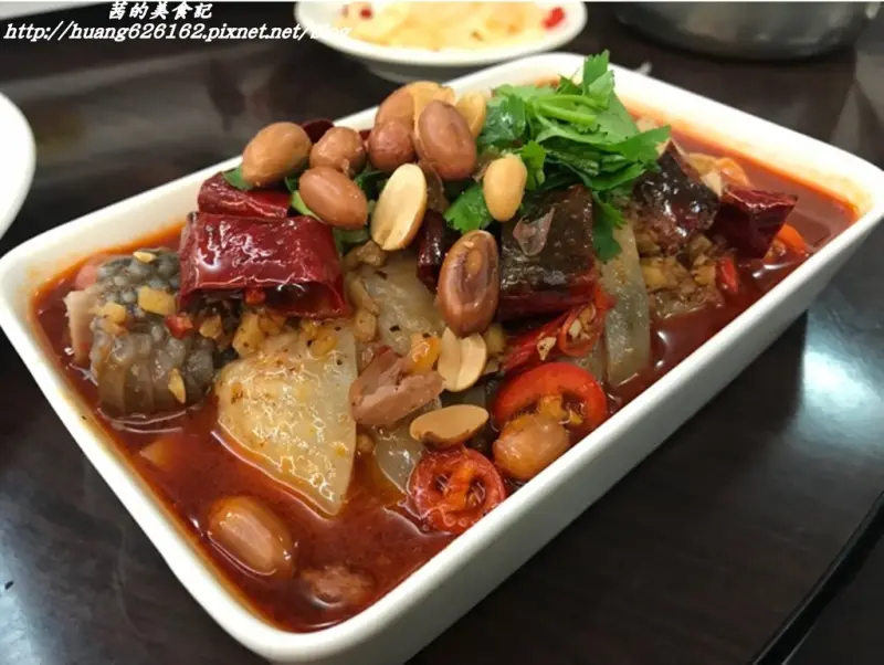 【新北板橋區】 道道都下飯的川菜味『 榮饗川味館』板橋美食/現點現炒/平日還供應便當/捷運江子翠