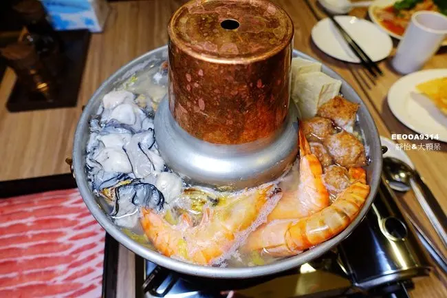 捷運古亭站美食 ▶ 泰和樓 ▶ 道地東北酸菜白肉鍋 傳承三代的山東料理、麵點、蒸餃、火鍋 #完整菜單 #交通資訊