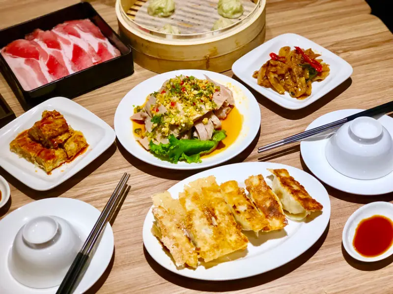 [台北大安] 泰和樓酸菜白肉鍋好味道 / 絲瓜湯包鮮甜 / 每樣都誇張的好吃